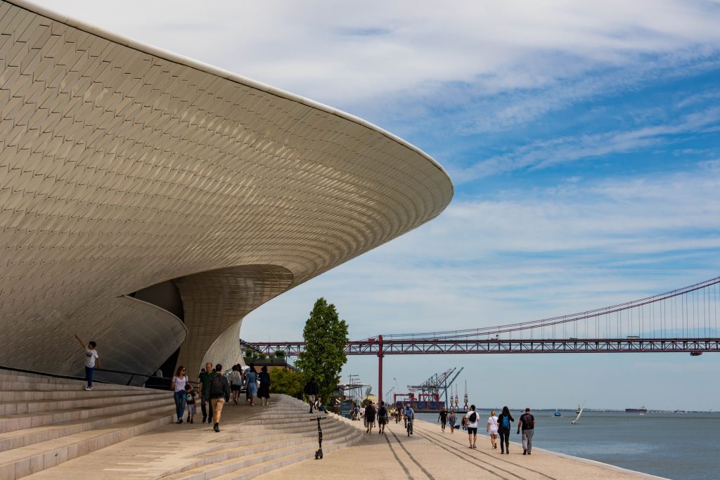 pexels-magda-ehlers-pexels-2547434 conference interpreters in Lisbon Синхронные переводчики в Лиссабоне