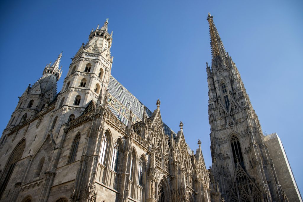 shashank-verma-ehVR8FhlJwU-unsplash Conference Interpreters in Vienna Синхронные переводчики в Вене